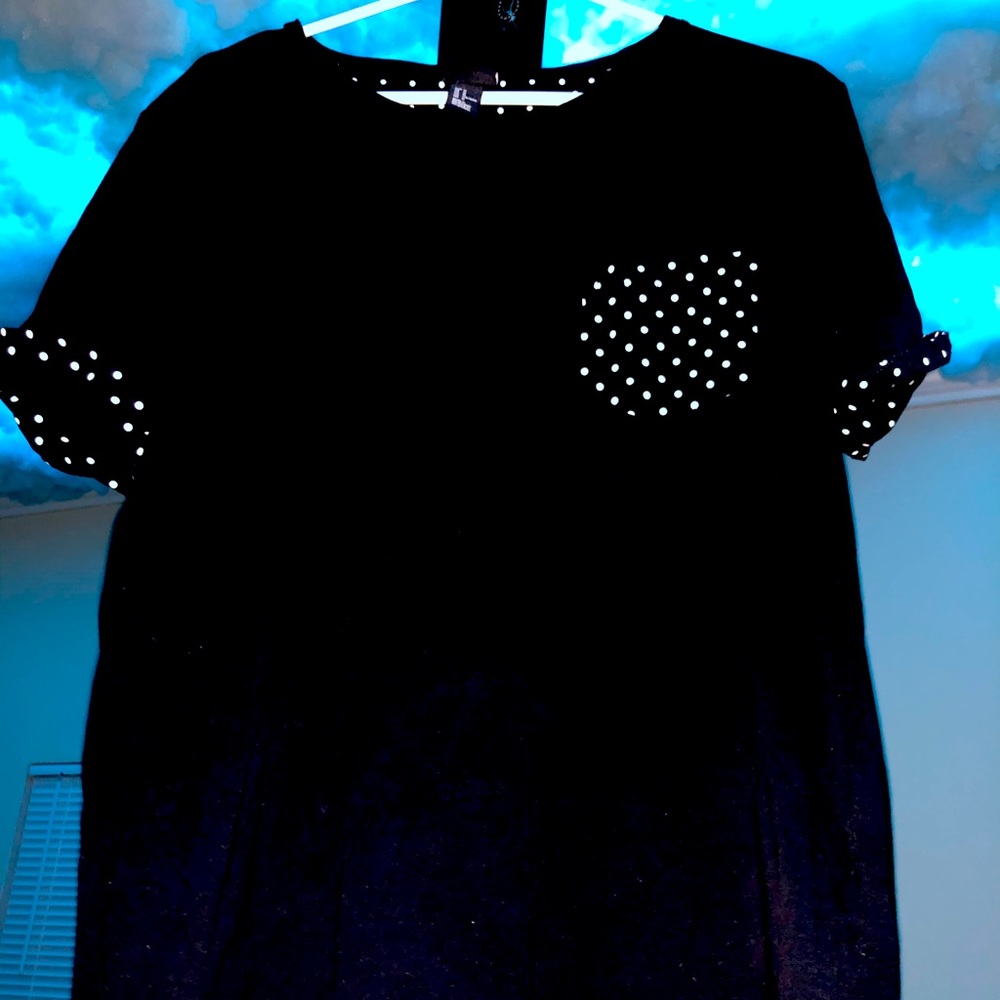 Size Medium (fitted sleeves) (black & white) (great condition)